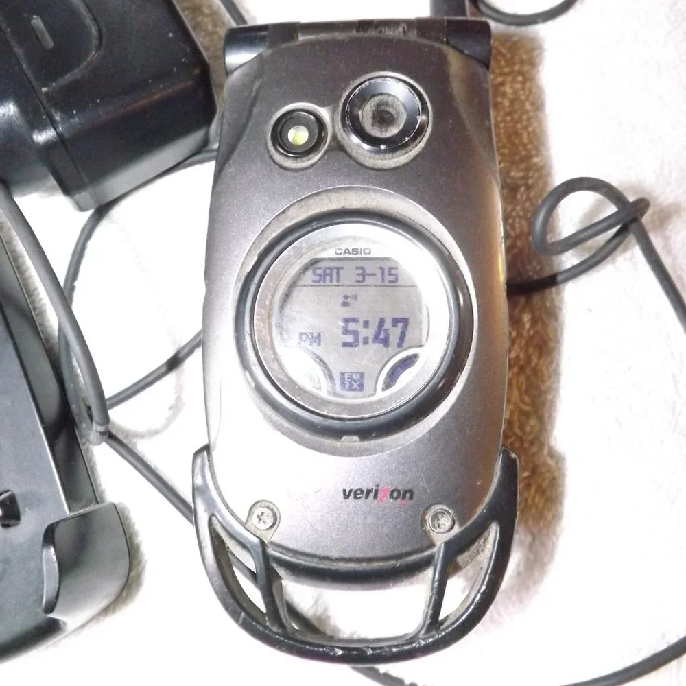 Rugged Casio G'zOne Type-V Gray & Black Verizon Very Rare Flip cell Phone Bundle